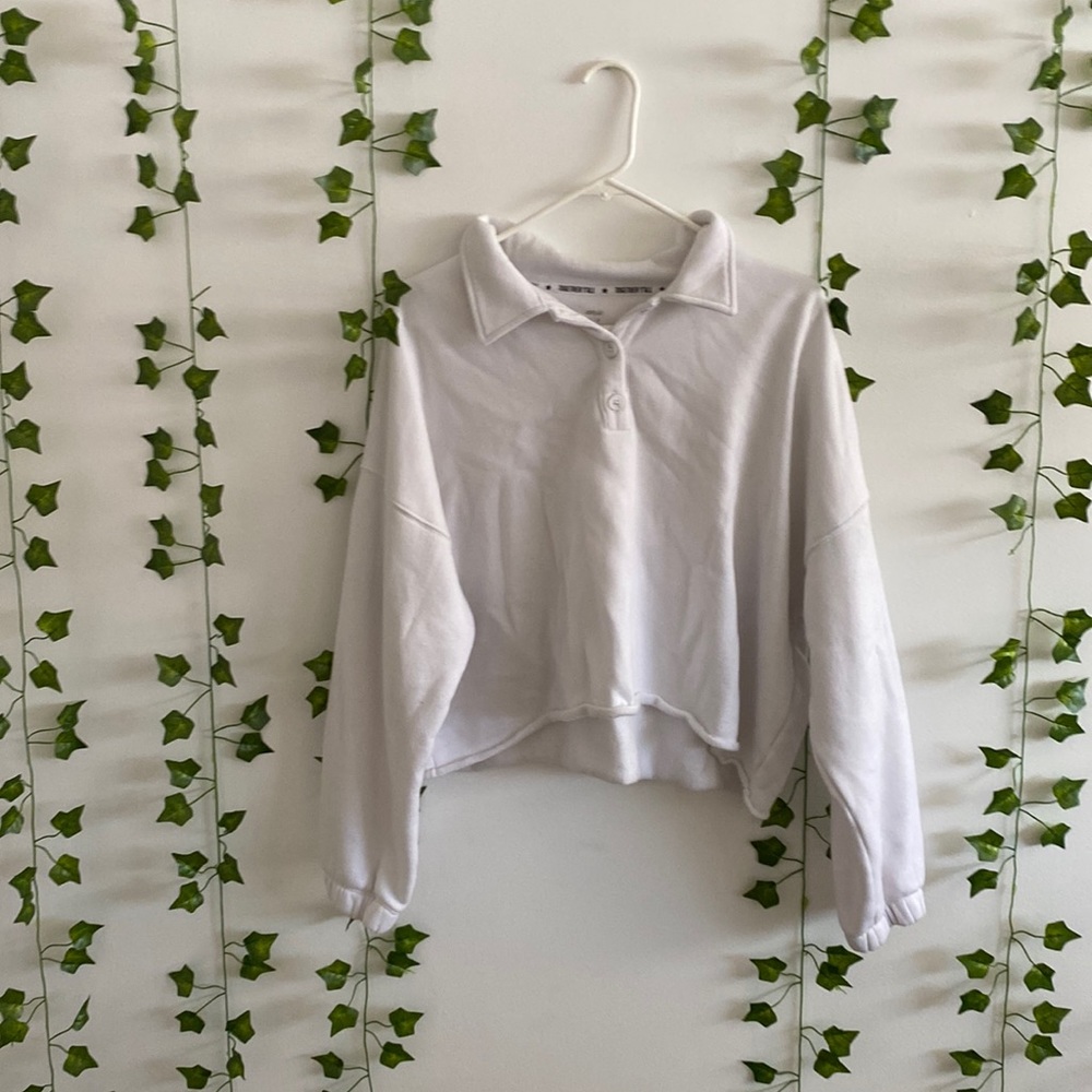 Cropped collared button up